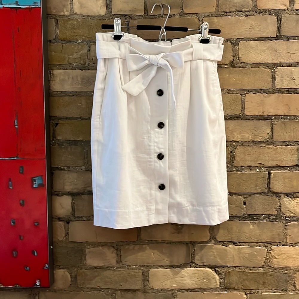 NWT H&M White Linen Paper-Bag Skirt. Size US 6.